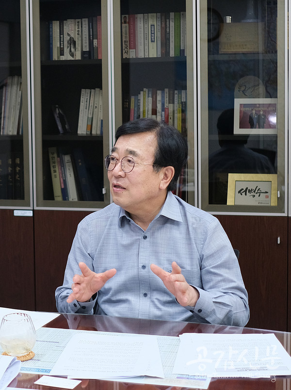 부산월드엑스포 유치에 대해 설명하고 있는 서병수 의원/ 사진 송서영 기자