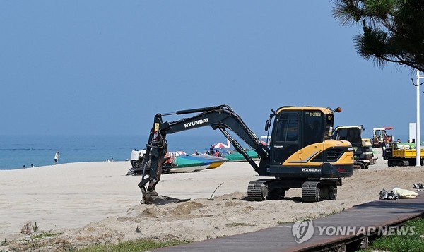 강릉 경포해수욕장이 오는 29일 개장을 앞두고 있다. 연합뉴스