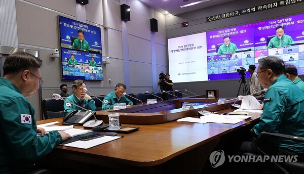 조규홍 보건복지부 장관이 28일 정부서울청사에서 의사 집단행동 중앙재난안전대책본부 회의를 하고 있다.