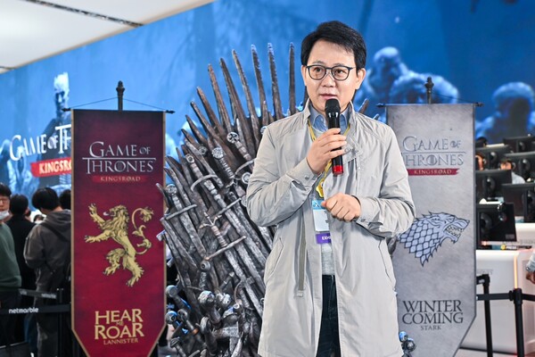 넷마블·코웨이 방준혁 의장이 14일 오후 부산 벡스코에서 열린 지스타 2024에서 기자들과 만나 질의응답을 하고 있다.