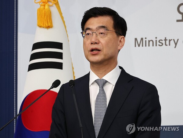 미국 법무부가 한국 외교부 등을 겨냥한 사이버 공격에 관여한 혐의로 중국인 다수를 기소한 사건과 관련해 한국 외교부가 6일 이에 대한 입장을 밝혔다. 연합뉴스