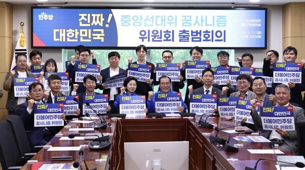 이상준 대표 (정중앙)