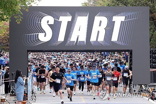 국내 마라톤 대회에서 수많은 일반 참가자들이 열정을 쏟고 있는 가운데, 인공지능(AI) 연합뉴스