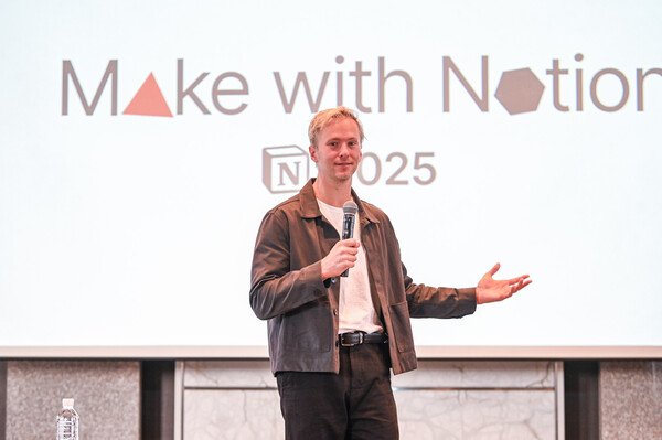 Notion의 제품 마케팅 총괄 존 헐리 (John Hurley)가 Notion 3.0을 소개하고 있다.