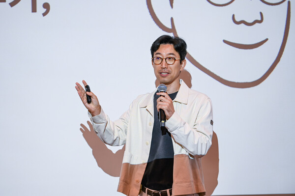 Notion 박대성 한국 지사장이 Notion의 글로벌 및 한국 시장에서의 성과를 발표하고 있다.