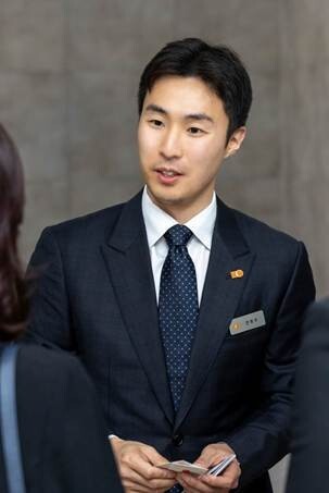 삼양라운드스퀘어는 그룹 내 계열사의 2026년 정기 임원 인사를 통해 삼양식품의 차세대 리더로 주목받고 있는 전병우 운영최고책임자(COO)를 전무로 승진시켰다. 연합뉴스