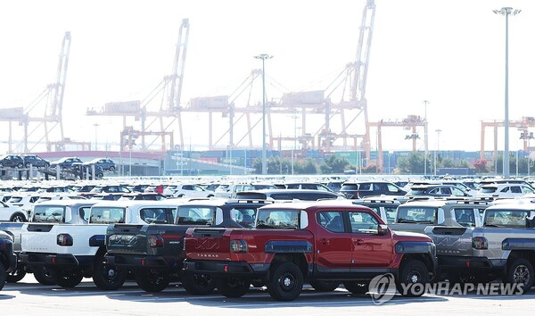 한국 경제의 중심축이었던 제조업의 부가가치 증가율이 저성장 국면에 접어들 것으로 예상되면서, 내년에는 서비스업이 그 자리를 대신할 것으로 전망된다. 연합뉴스
