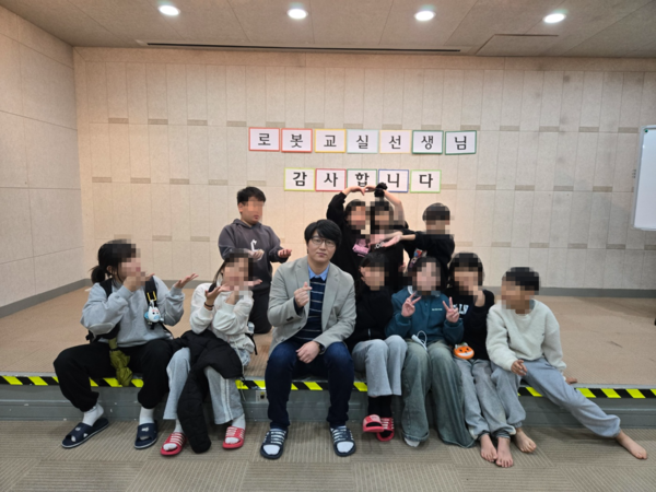 단양군청소년수련관과 매포청소년문화의집은 충주시 청년기업 애드인소프트와 협력해 지난달부터 프로그램을 시범 운영했으며, 높은 호응을 바탕으로 2개월 차부터 정규 과정으로 전환했다.