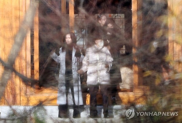 호암 이병철 삼성 창업회장의 38주기 추도식이 19일 경기도 용인의 호암미술관 인근 선영에서 진행되었다. 연합뉴스