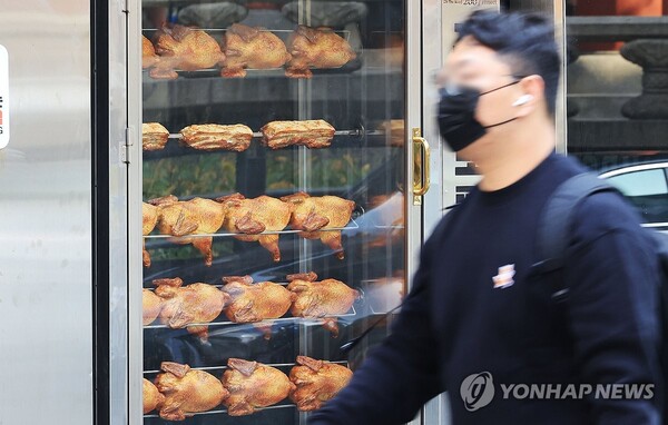 최근 한국 음식을 즐겨찾는 해외 소비자들 사이에서 한국식 치킨이 가장 선호하는 메뉴로 떠오르고 있다. 연합뉴스