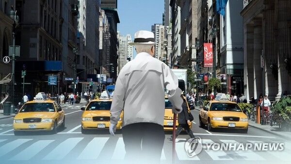 고령자 운전자의 페달 오조작 문제를 예방하기 위한 페달 방지 장치가 주목받고 있다. 연합뉴스