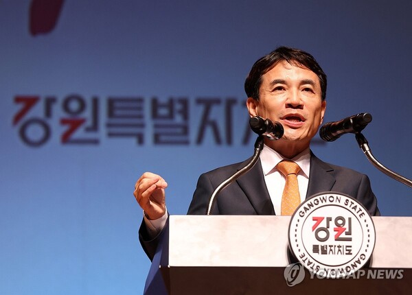 강원특별법 3차 개정안의 국회 논의가 15개월째 지연되고 있는 상황에 대해 김진태 강원특별자치도지사가 강하게 비판하고 나섰다. 연합뉴스