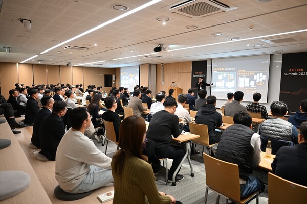 코스콤이 인공지능 기술 전환을 위한 전략적 방향성을 강조하며 '인공지능 전환 기술 포럼'(AX Tech Summit 2025)을 열었다. 연합뉴스
