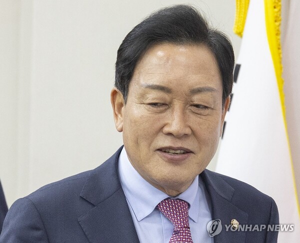 김건희 여사의 가족이 연루된 양평 공흥지구 개발 특혜 의혹을 수사 중인 민중기 특별검사팀이 국민의힘 김선교 의원을 26일 피의자 신분으로 소환한다. 연합뉴스