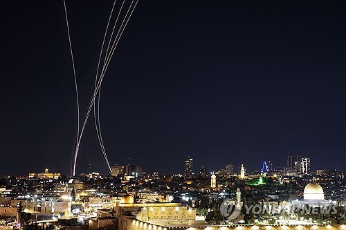 (미국과 이스라엘, 이란 간의 군사적 긴장이 깊어지면서 세계 경제와 지정학적 상황이 혼란스러운 흐름으로 진입하고 있다. 연합뉴스
