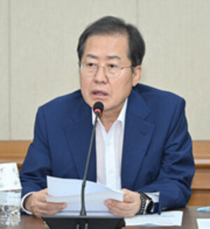 [단독] <b>홍준표</b> 대구시장, "한국 <b>정치</b>판, 찜통더위보다 짜증난다"