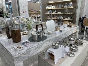 스테인리스 쿡웨어 전문 브랜드 쿠자(KOOZA), 더현대서울서 오프라인 팝... - 뉴스 썸네일 이미지