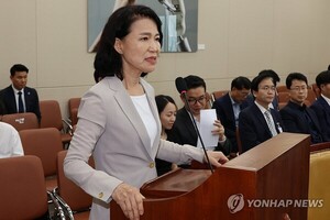 방통위원장 <b>휴가 반려 논란</b>…<b>이진숙</b> "중요 안건 심의 불가, 대책 필요"