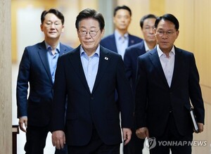 이재명 <b>대통령</b>, '역직구' 시장 활성화 위해 <b>규제</b> 대폭 개선 추진
