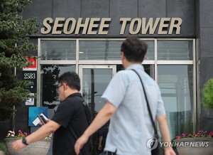 <b>김건희</b> 여사 <b>목걸이</b> 논란…서희건설 자수서 제출로 수사 급물살