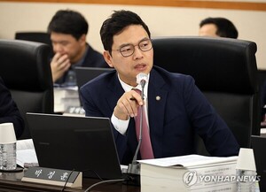 <b>김현지</b> 실장 증인 채택 <b>논란</b>…박정훈 의원 '<b>종북</b> 연계' 주장에 여야 격...