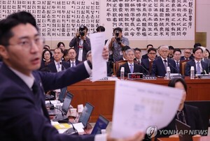 이재명 정부 첫 국정감사…<b>대법원 현장검증</b>부터 의료 <b>논란</b>까지 '쟁점 다...