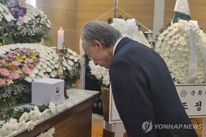 정치계 거물들의 마지막 인사, 고 최형우 전 장관 빈소에 모인 이들 - 뉴스 썸네일 이미지